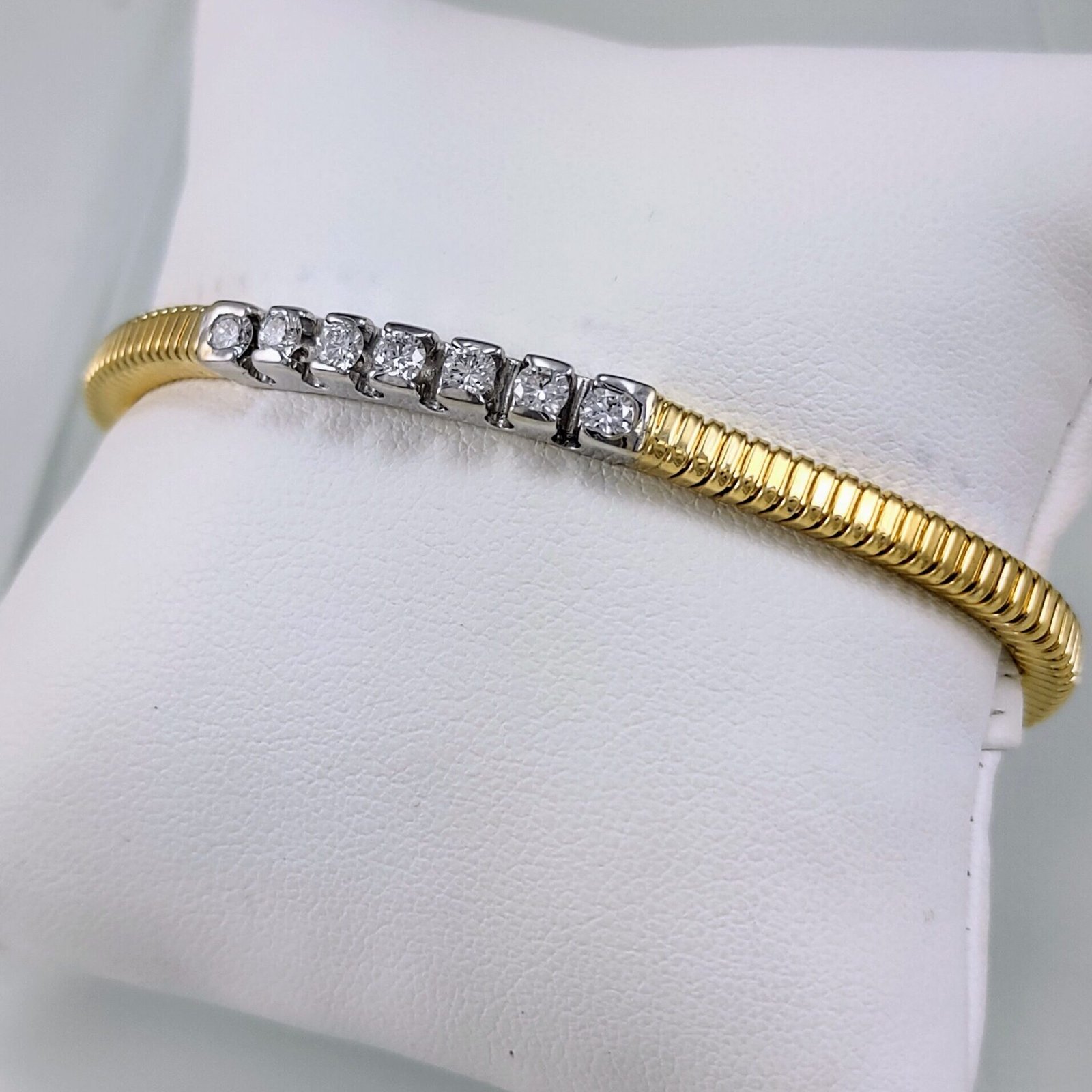 IMG_20220323_172033808_HDR-scaled-e1648074118276.jpg Brazalete Tubogas c/ 7 Diamantes (0,83 Ct.) - Oro Amarillo 18Kts - Image 1