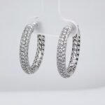Huggies (24 mm) c/ Diamantes Pave - Oro Blanco 18Kts