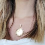Medalla (34 mm) Lisa c/ Marco US Link Zircones (Personalizado) - Oro Amarillo 14Kts - Image 2