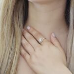 Anillo Compromiso Baguette c/ Halo Diamantes - Oro Amarillo 18Kts - Image 2