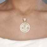 Medalla (31 mm)  Medusa c/ Greca & doble Marco c/ Zircones Pave - Oro Amarillo 14Kts - Image 2