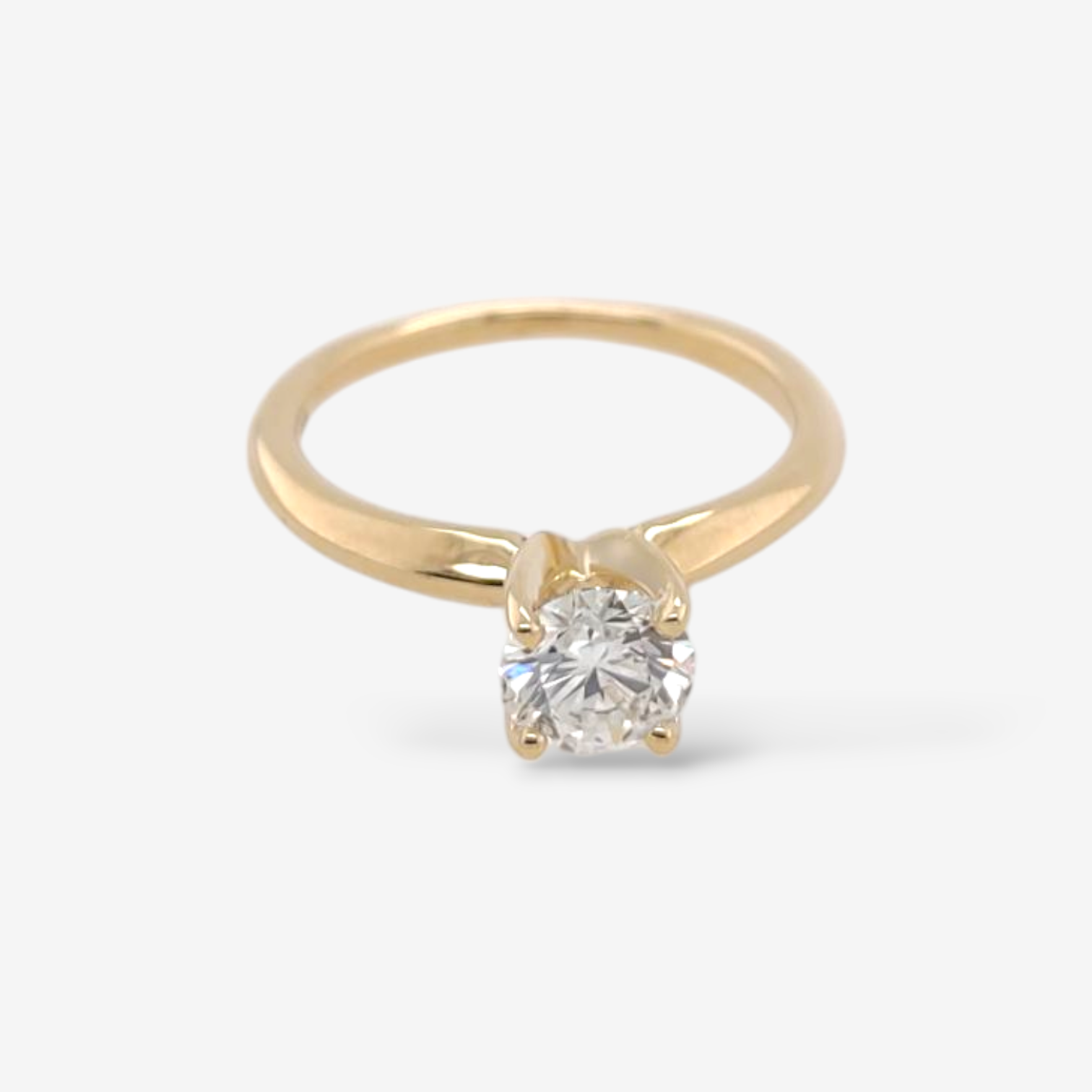 IMG_20250315_175708108-5.png Anillo (0.75 Ct) Compromiso c/ Diamante Labgrown Solitario 4 Prongs & Aro Liso - Oro Amarillo 18Kts - Image 1