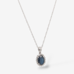 Cadena (40 cm) c/ Dije Zafiro (0.90 Ct) Azul & Halo de Diamantes (0.10 Ct) Pave - Oro Blanco 14Kts