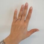 Anillo (0.30 Ct) Doble Tu & Yo c/ 2 Rubies Ovalados & Aros de Diamantes Pave (0.25 Ct) - Oro Amarillo 14Kts - Image 2
