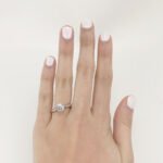 Anillo Compromiso c/ 2 Diamantes (0.28 Ct) & Zircon Central - Oro Blanco 18Kts - Image 3