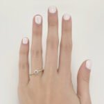 Anillo de Compromiso con Zircón Corte Redondo y Zircones Pavé - Oro Amarillo 14Kts - Image 2