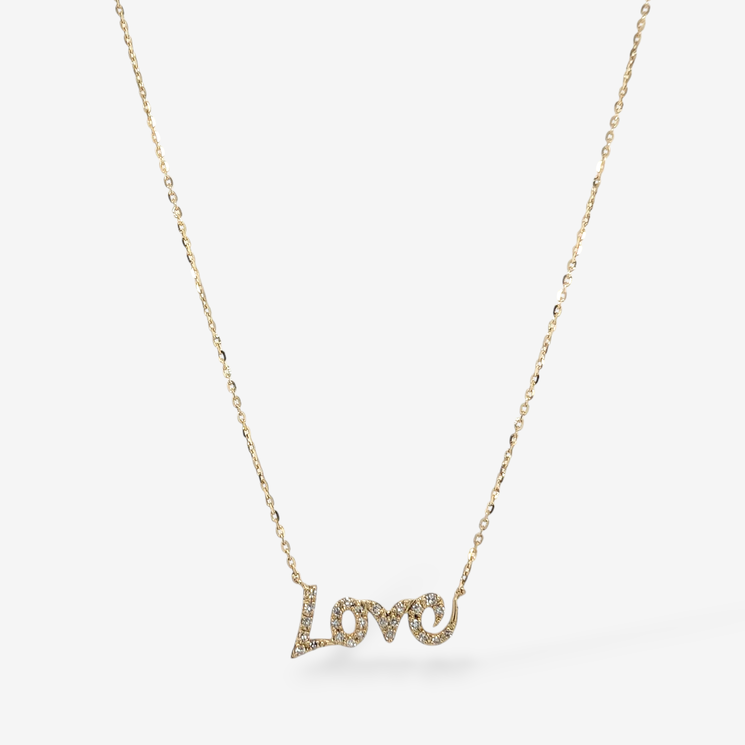 PXL_20250717_184702145.MP_.png Cadena Fina (45 cm) Cable Diamantado c/ Dije "Love" c/ Diamantes Naturales Pave (0.12 Ct) - Oro Amarillo 14Kts - Image 1