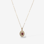 Cadena (45 cm) Fina c/ Ovalo de Diamantes Pave (0.28 Ct) & Rubi Oval Central (0.20 Ct) - Oro Amarillo 14Kts