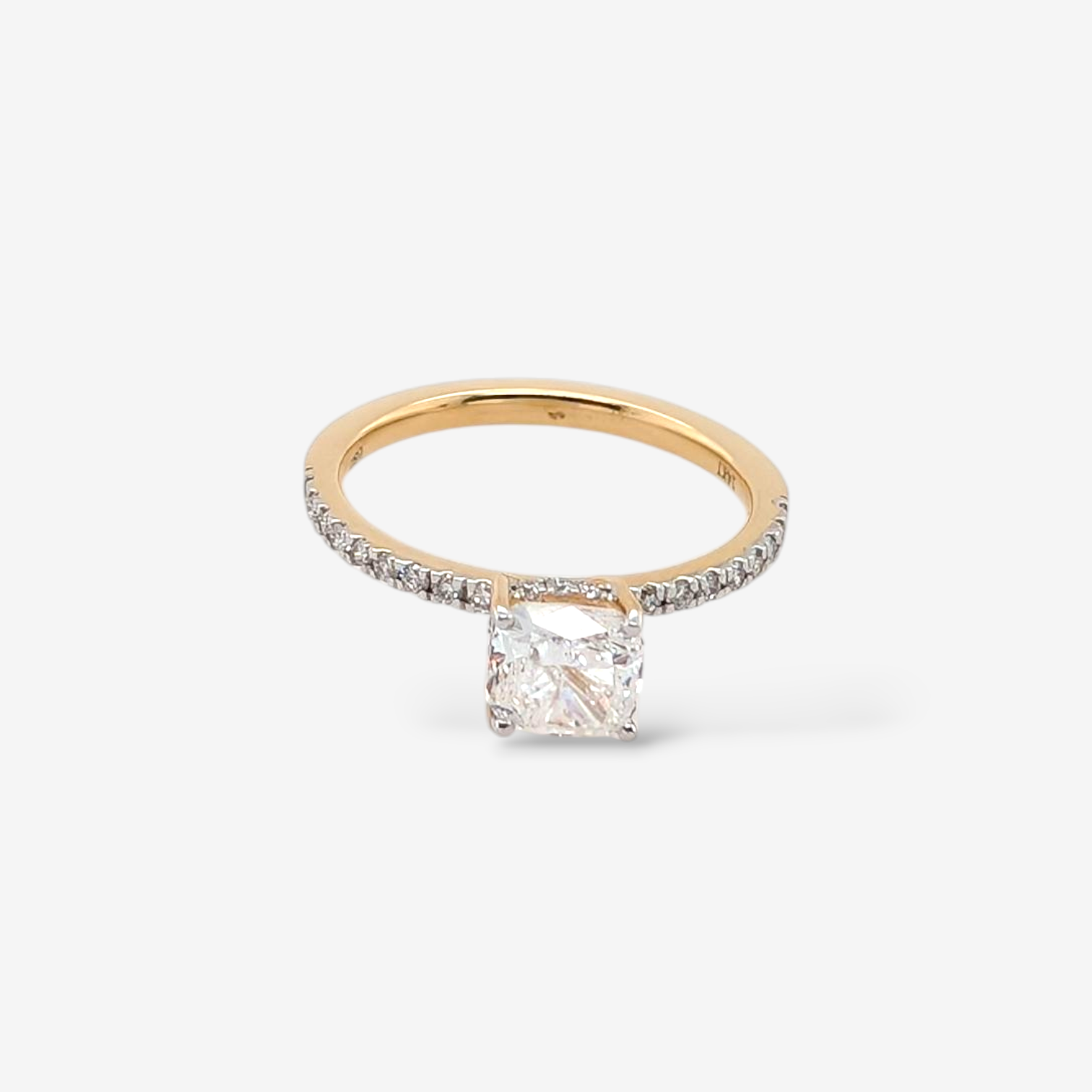 PXL_20251107_165735811-12.png Anillo (1.90 mm) Compromiso c/ Diamante Labgrown Cushion (1.25 Ct) c/ Aro & Cesta Diamantes - Oro Amarillo 14Kts - Image 1