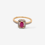 Anillo c/ Rubi Oval Central (0.40 Ct) Halo & Aro Diamantes Pave (0.12 Ct) - Oro Amarillo 14Kts