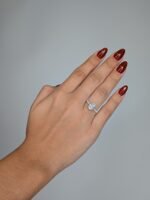Anillo Compromiso c/ Zircon Oval Central c/ Halo & Aro de Diamantes Naturales Pave (0.31 Ct) - Oro Blanco 14Kts - Image 2