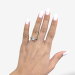 Anillo (1.05 Ct) Compromiso Oval Diamante Labgrown & Aro de Diamantes Natural (0.22 Ct) - Oro Amarillo 14Kts - Image 2