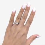 Anillo (1.05 Ct) Compromiso Oval Diamante Labgrown & Aro de Diamantes Pave Naturales (0.10 Ct) - Oro Blanco 14Kts - Image 2