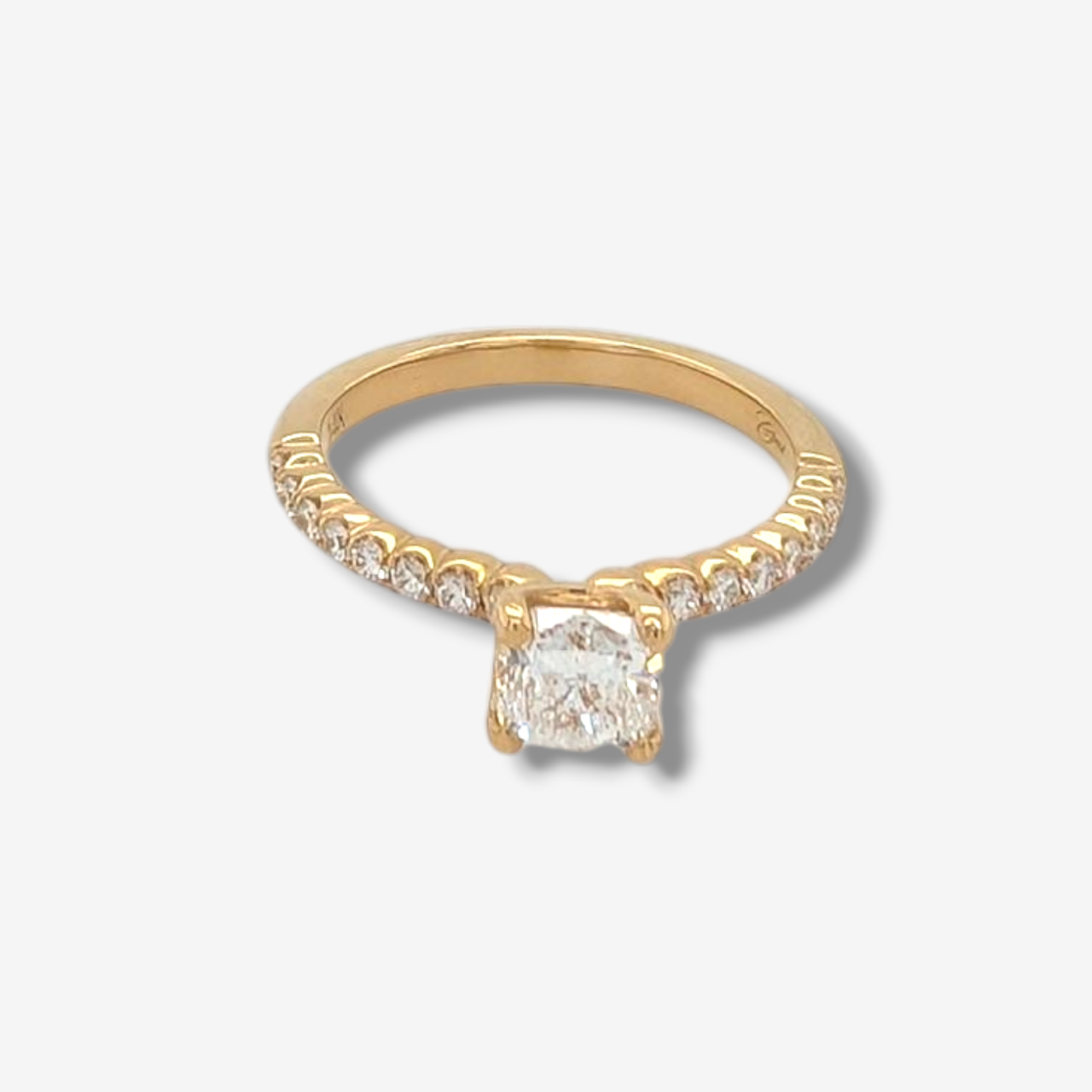 PXL_20260216_204849213-3.png Anillo (0.71 Ct) Compromiso Diamante Labgrown Cushion (0.71 Ct c/ Aro de Diamantes Pave - Oro Amarillo 14Kts - Image 1