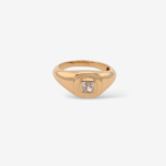 Anillo (0.28 Ct) Pinky Ring Cuadrado c/ Diamante Labgrown Radiant (2.8 mm) - Oro Amarillo 14Kts