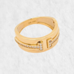 Anillo Aro Ancho c/ Doble T en Zircones - Oro Amarillo 18Kts