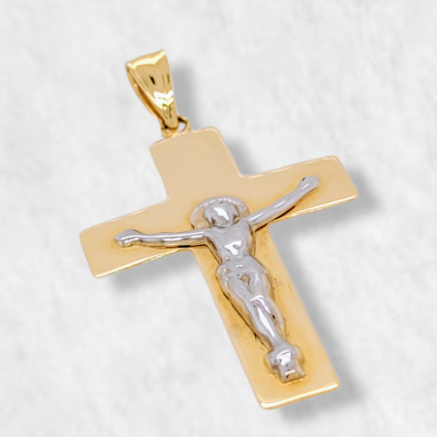 PhotoRoom-20220727_152829-e1658962597206.png Crucifijo (21 x 31 mm) Placa Maciza Plana - Oro Amarillo 18Kts - Image 1