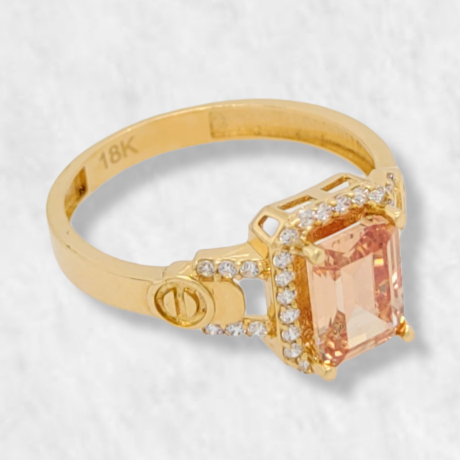 PhotoRoom-20220727_153733-e1658963446124.png Anillo de Compromiso Cuarzo Champana Rectangular c/ Halo de Zircones - Oro Amarillo 18Kts - Image 1