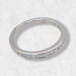 Anillo Cintillo c/ Diamantes Pave - Oro Blanco 14Kts