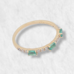Anillo Aro c/ Diamantes & Esmeraldas Rectangulares - Oro Amarillo 18Kts