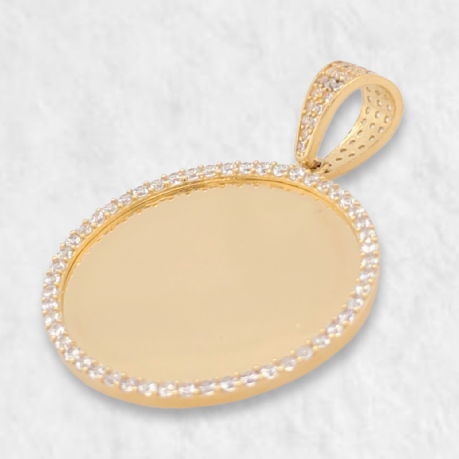 PhotoRoom-20230130_141957-e1675107465370.png Medalla (28 mm) Lisa c/ Marco Zircones Pave - Oro Amarillo 18Kts - Image 1