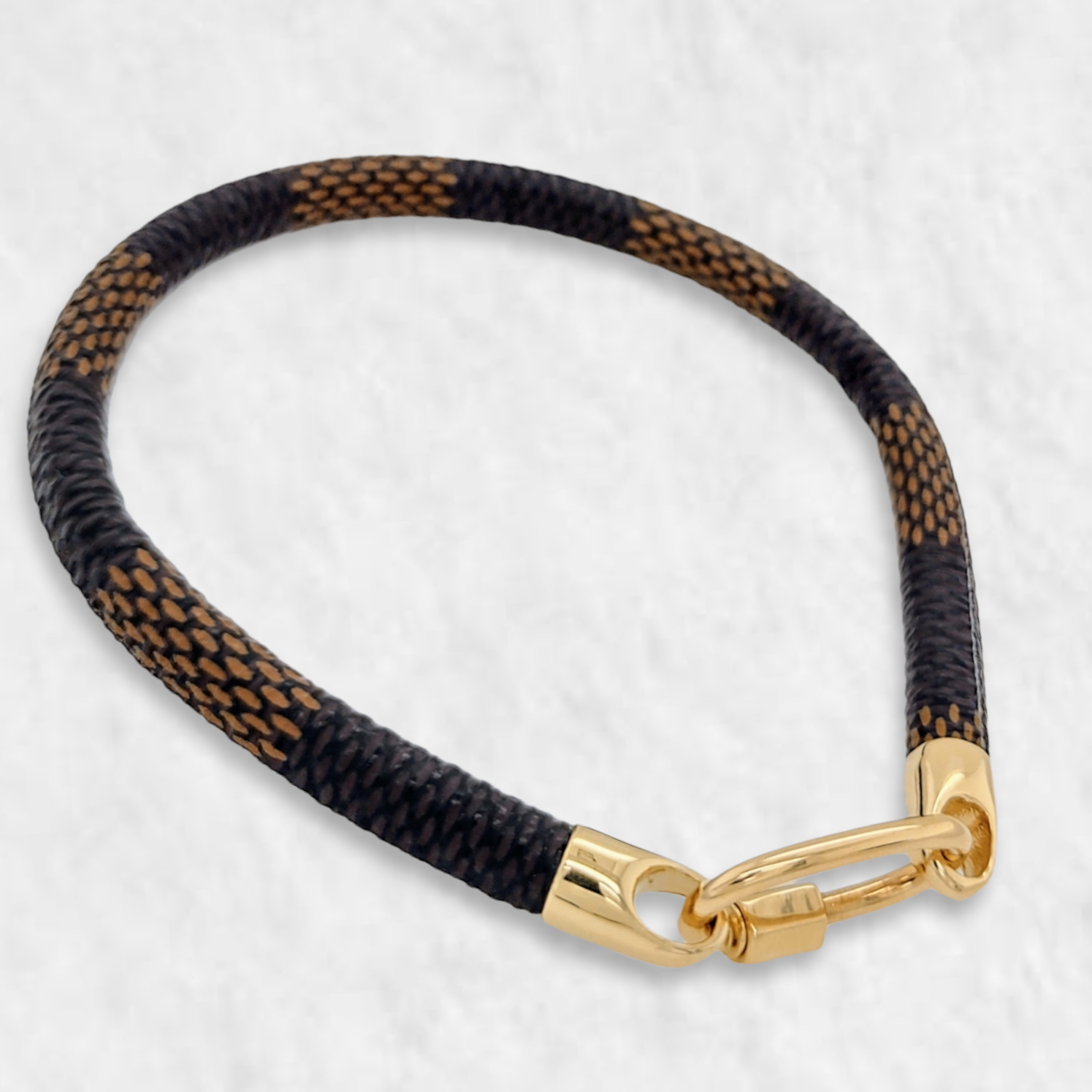 PhotoRoom-20230213_150902-e1676319478291.png Brazalete Cuero c/ Terminales & Broche Ovalado - Oro Amarillo 14Kts - Image 1