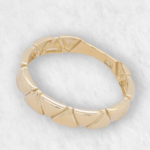 Anillo Capitoneado en Triangulos - Oro Amarillo 18Kts