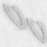 Argollas (23 mm) En V c/ Diamantes - Oro Blanco 14Kts