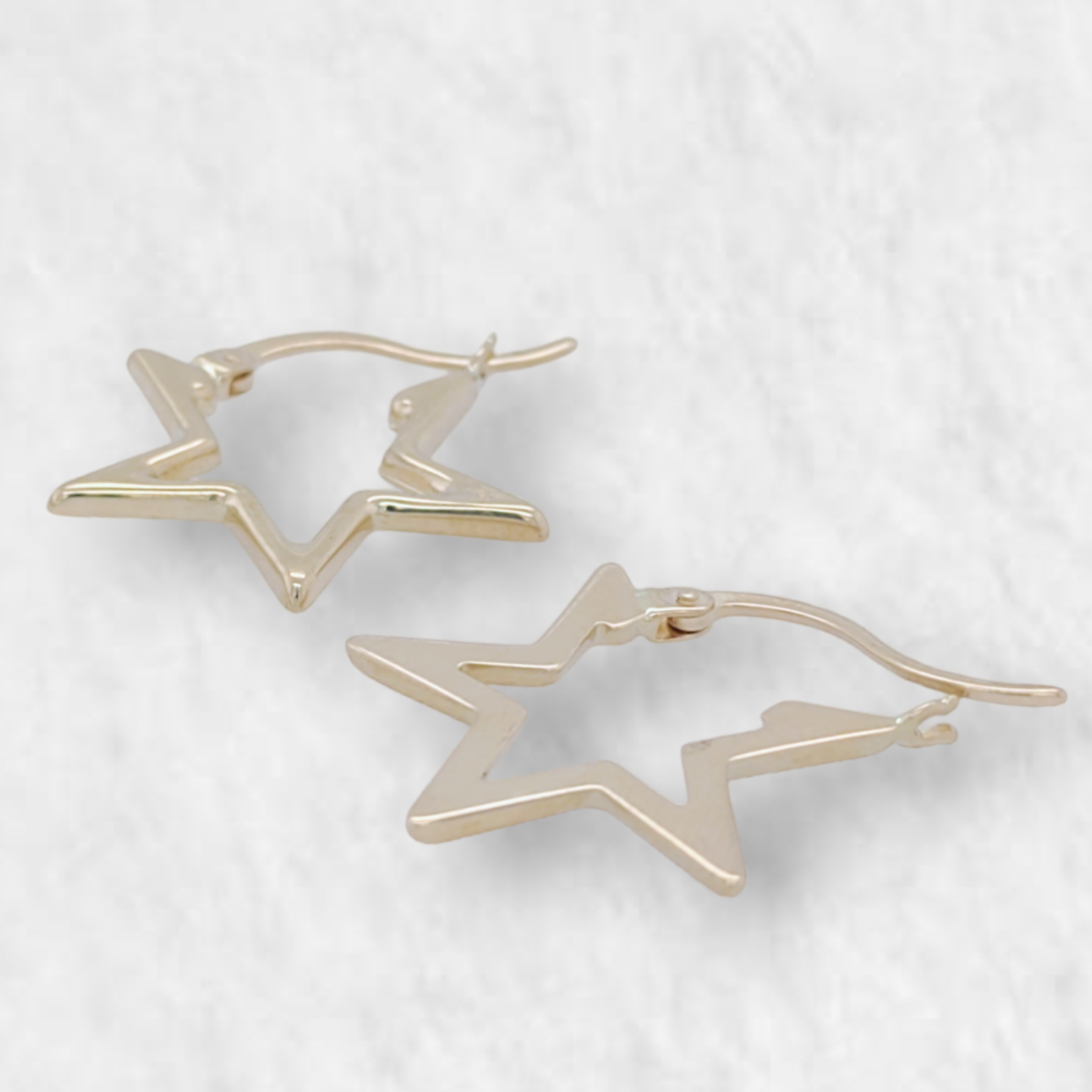 PhotoRoom-20230413_144006-e1681412103415.png Argollas (20 x 17 mm) Estrellas - Oro Amarillo 14Kts - Image 1