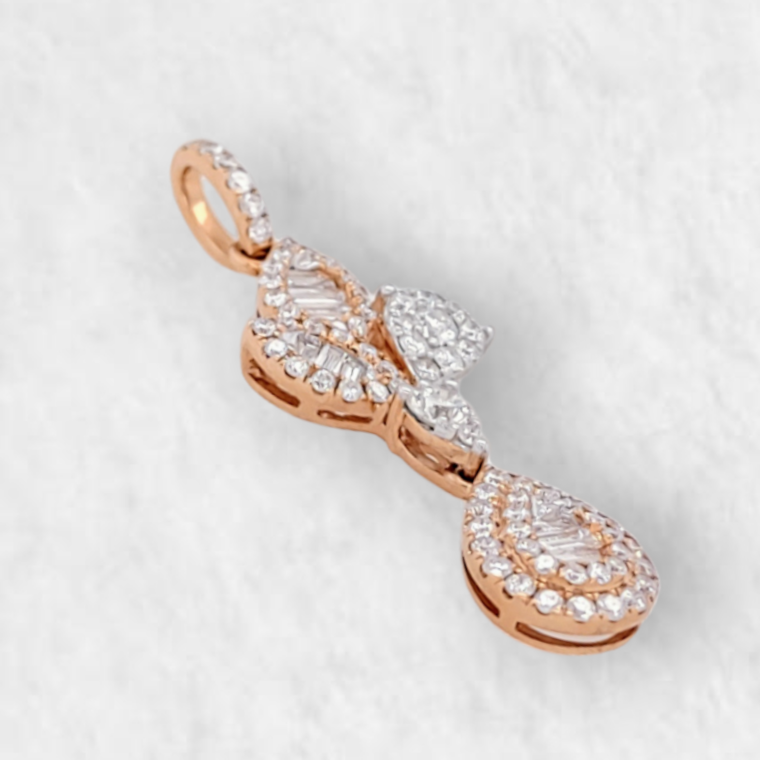 PhotoRoom-20230420_145826-e1682017969965.png Dije (10 x 24 mm) Gotas c/ Diamantes Pave & Marquise - Oro Rosa 18Kts - Image 1