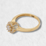 Anillo Compromiso Zircon Central c/ Halo de Zircones - Oro Amarillo 18Kts - Image 2