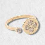 Anillo Abierto Circulo c/ Trebol Pave & Zircon Biselado - Oro Amarillo 14Kts