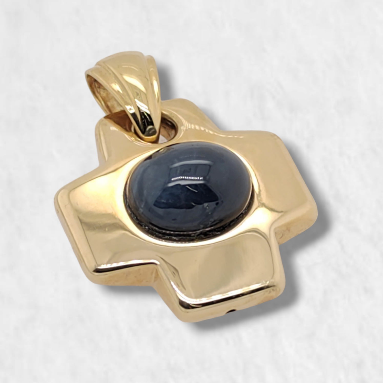 PhotoRoom-20230718_175439-e1689801478597.png Dije (20 x 20 mm) Cruz Puff c/ Cabuchon Oval - Oro Amarillo 18Kts - Image 1