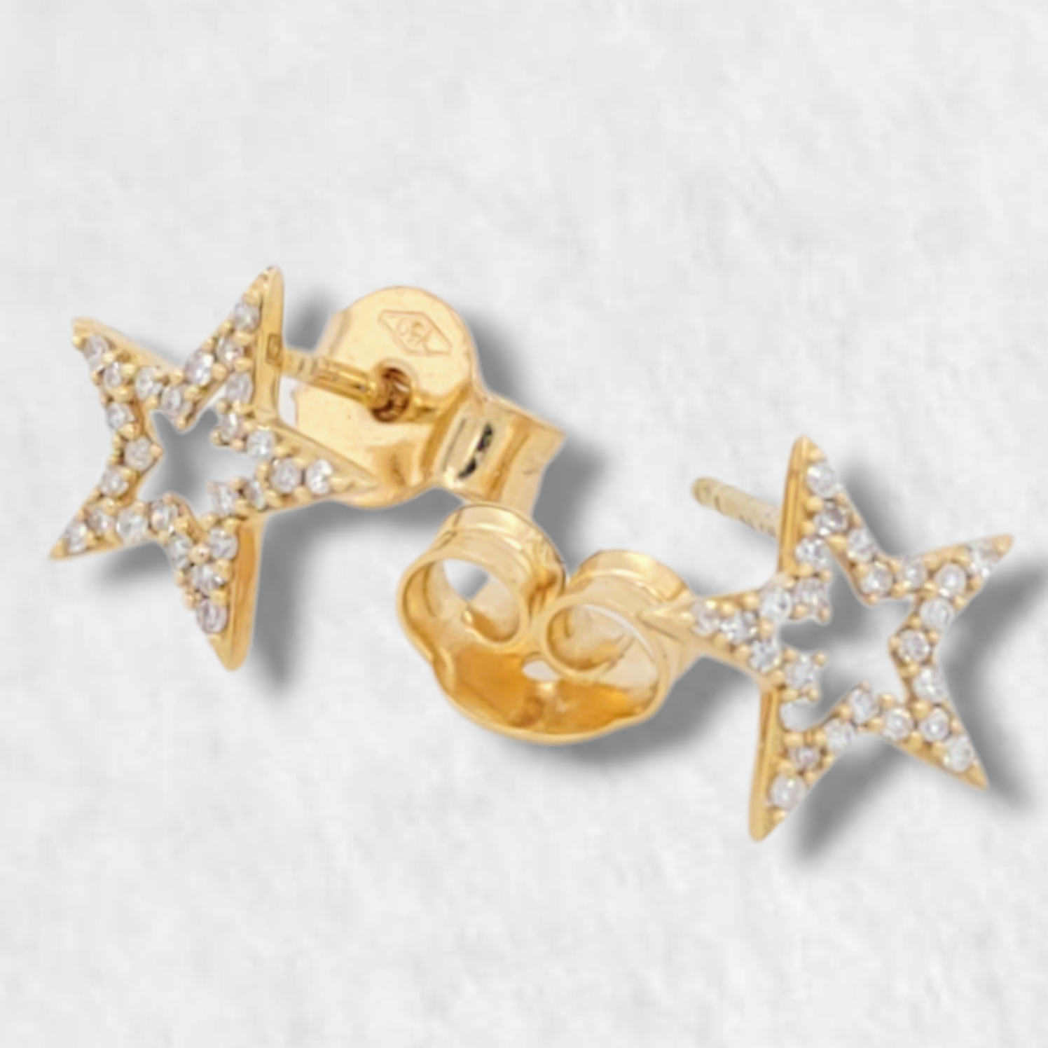 PhotoRoom-20230929_121927-e1696006819339.png Zarcillos (8 x 8 mm) Estrellas c/ Diamantes Pave (Post) - Oro Amarillo 18Kts - Image 1