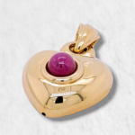 Dije (20 x 18 mm) Corazon Bombe c/ Rubi Cabuchon Redondo - Oro Amarillo 18Kts