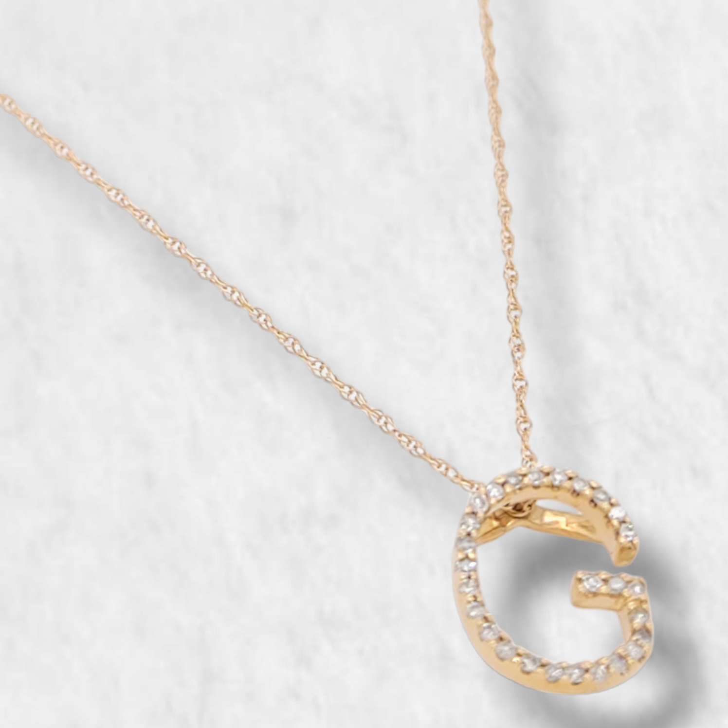 PhotoRoom-20231211_160035-e1702336563631.png Cadena (40 Cm) c/ Inicial (8 x 11 mm) Diamantes Pavé - Oro 14Kts - Image 1