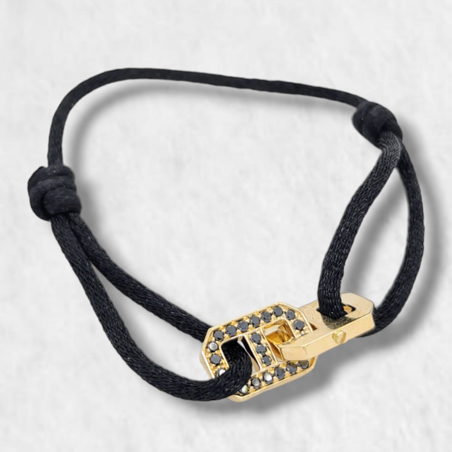 PhotoRoom-20240202_141839-e1706905863213.png Brazalete c/ Eslabones Mariner & Diamantes Negros - Oro Amarillo 18Kts - Image 1