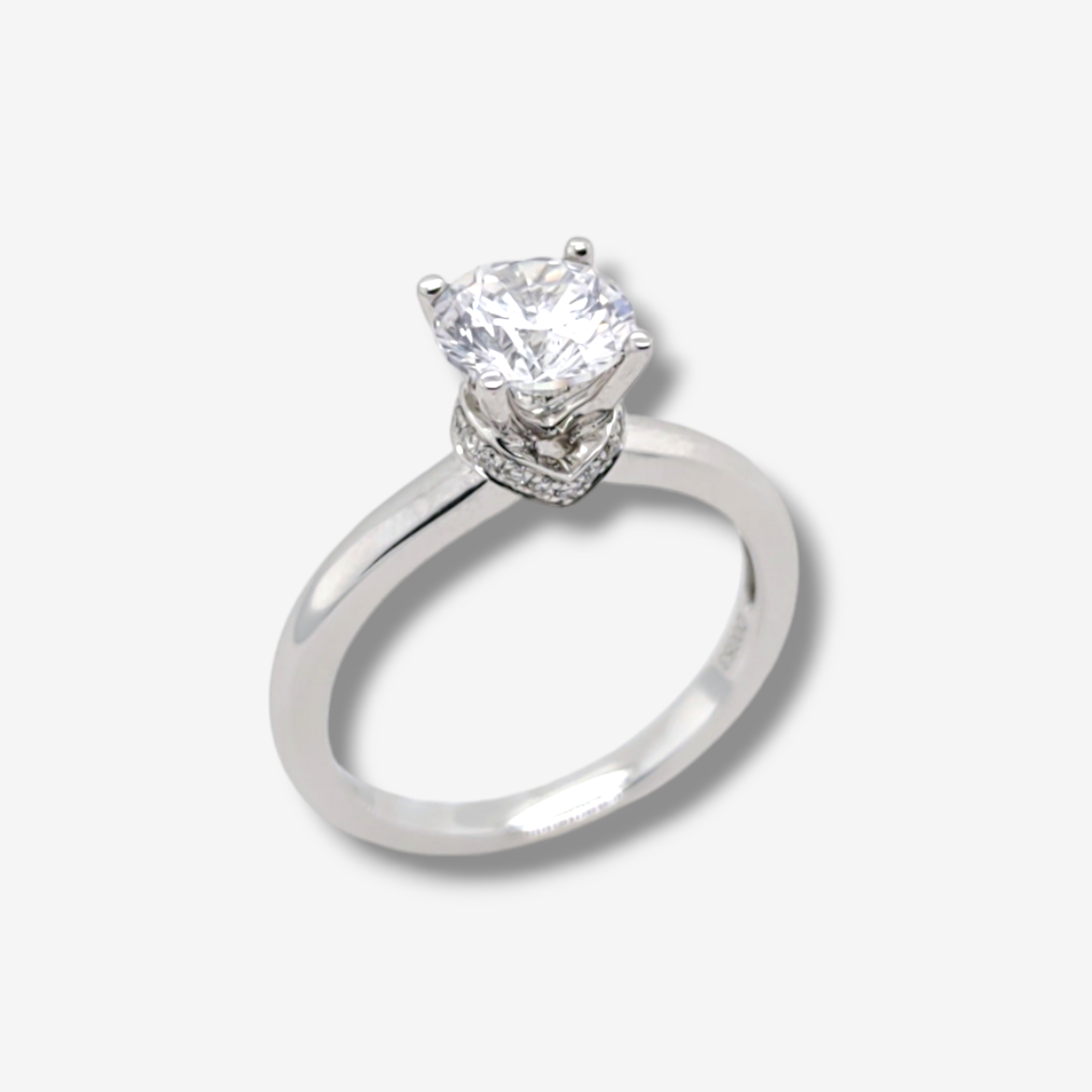 Photoroom-20240406_152124.png Anillo de Compromiso c/ Engaste de 4 Garras y Halo de Diamantes 0.05 Ct - Oro Blanco 18Kts - Image 1