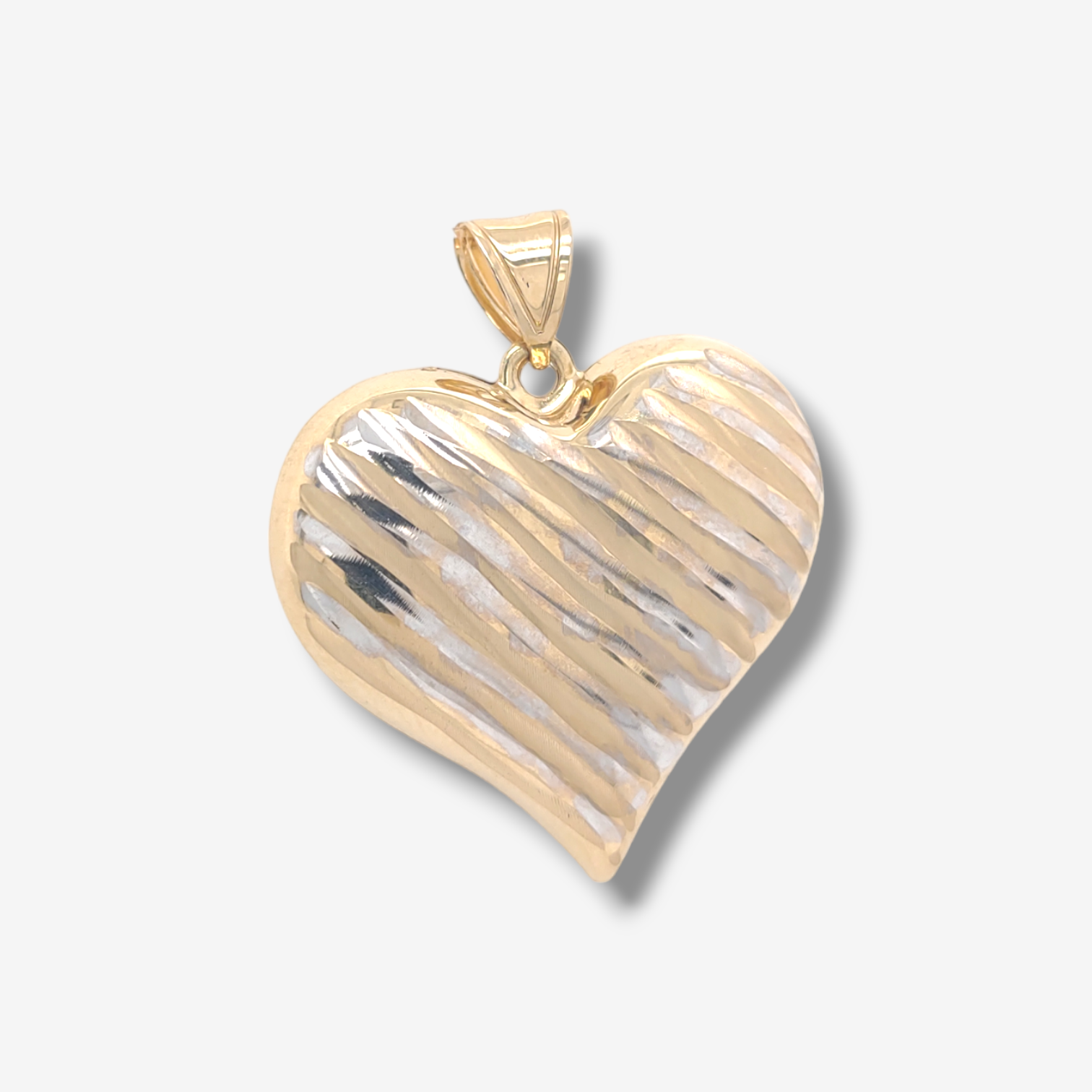 Photoroom-20240626_132425.png Dije (30 x 28 mm) Corazon Grande Puff Reversible Liso/Satinado c/ Lineas Diagonales - Oro Amarillo 18Kts - Image 1