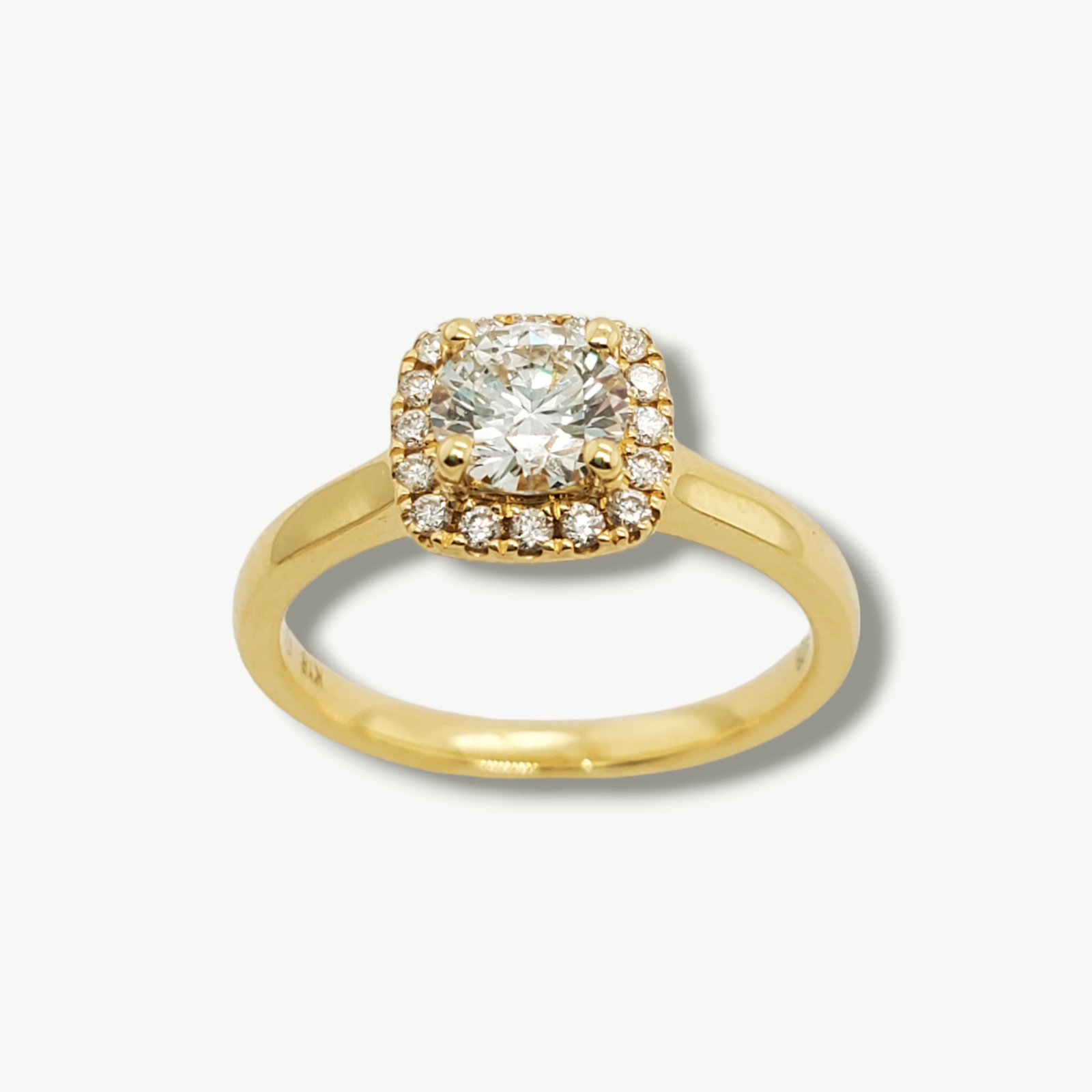 Photoroom-20240801_150113.png Anillo Compromiso c/ Diamante Central LG (0.50 Ct) & Halo Cushion Diamantes Naturales - Oro Amarillo 18Kts - Image 1