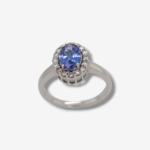 Anillo (1.35 Ct) c/ Tanzanita Ovalado c/ Diamantes Naturales (0.30 Ct) - Oro Blanco 14Kts