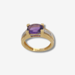 Anillo Amatista Ovalado (2.02 Ct) c/ 4 Prongs Xl Cuadrados Linea Central Diamantes Pave  - Oro Amarillo 18Kts