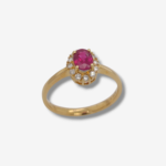 Anillo c/ Rubi Oval (0.70 Ct) & Halo de Diamantes Pave (0.15 Ct) - Oro Amarillo 18Kts