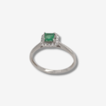 Anillo c/ Esmeralda Cuadrado (0.24 Ct) c/ Halo de Diamantes (0.12 Ct) - Oro Blanco 18Kts