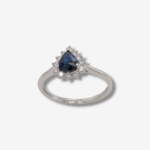 Anillo Zafiro Azul Gota (0.63 Ct) c/ Halo de Diamantes (0.23 Ct) - Oro Blanco 18Kts