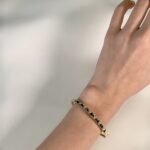 Pulsera Rigida con Zafiros y Diamantes - Oro Amarillo 18Kts - Image 2
