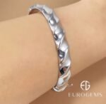 Pulsera Ovalada Entorchada con Rombos - Oro Blanco 18 Kts - Image 4